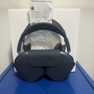 Apple AirPods Max in Dark Blue